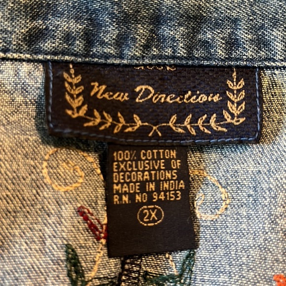 Vintage NEW DIRECTIONS Size 2X Floral Embroidered Denim Carved Buttons Front - Picture 11 of 12